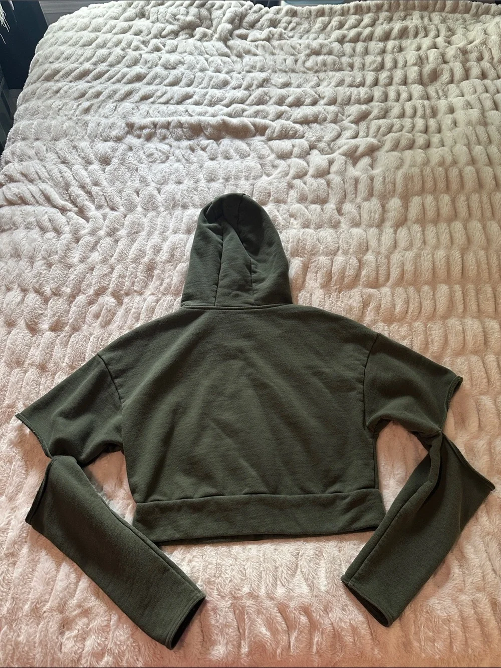 Alo Yoga Peak Cutout Women’s Cropped Hoodie - Olive Green Medium - Picture 5 of 8